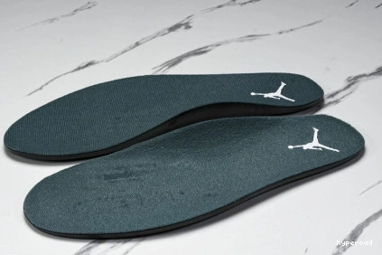 Hyperoad “Oxidized Air Green” Jordan 4 0813